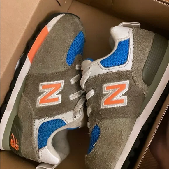 Toddler sneakers - Picture 3 of 16